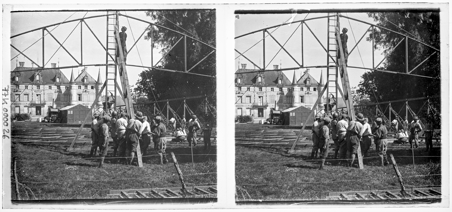 Hôpital d'évacuation. Montage de tente