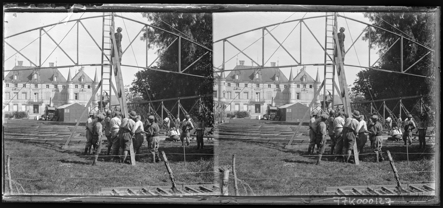 Hôpital d'évacuation. Montage de tente