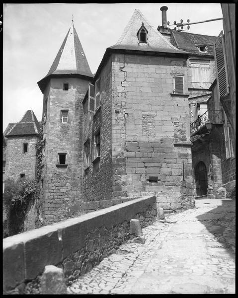 Ensemble : façade et tour octogonale