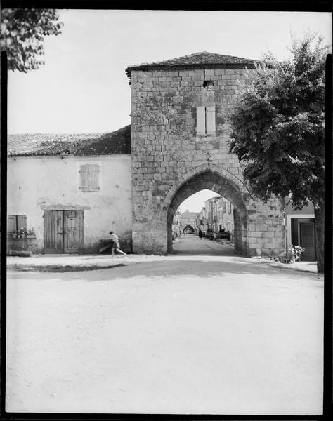 Porte de ville fortifiée