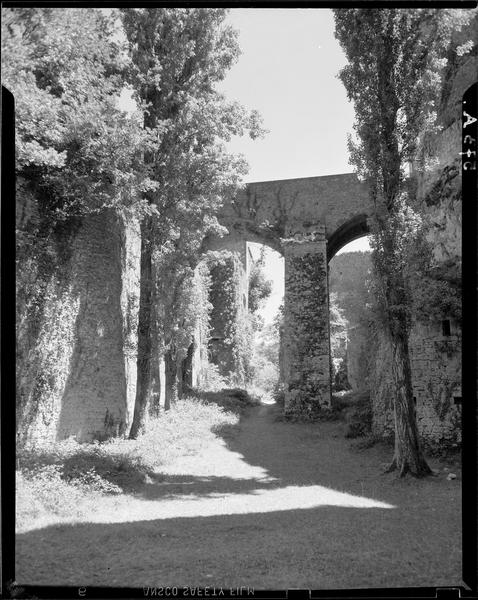 Fossés et arcades de soutènement