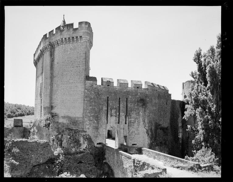 Pont levis, entrée et donjon