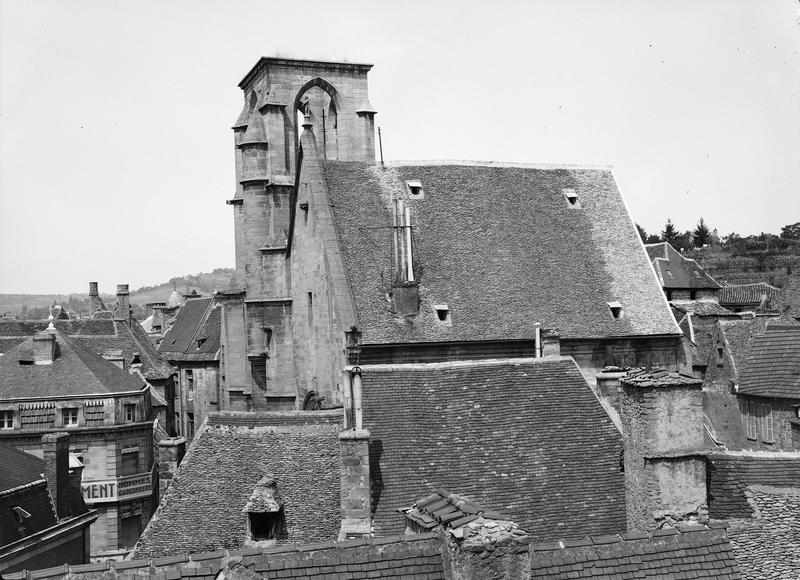 Vue de l'église et de son clocher