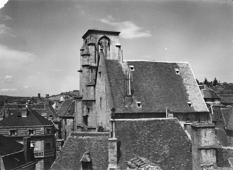 Vue de l'église et de son clocher