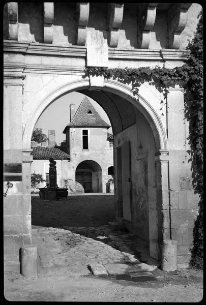 Porche d'entrée vers la cour intérieure