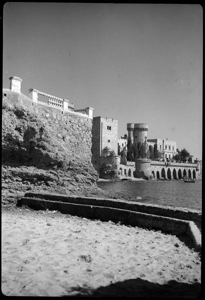 Le château et le bord de mer