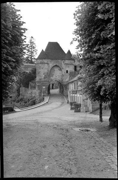 La porte depuis l'extérieur de la ville