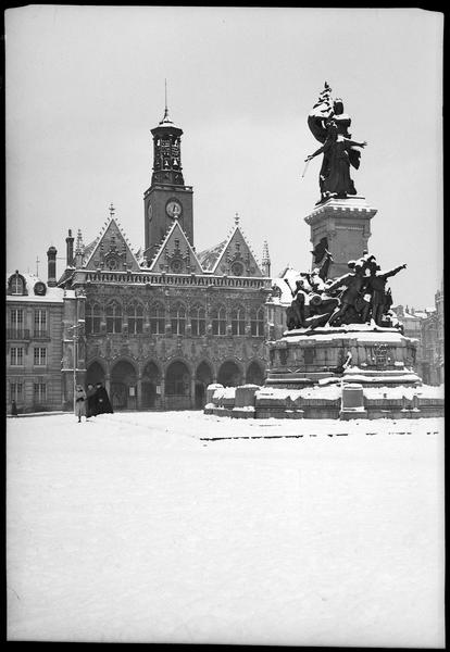 La place sous la neige