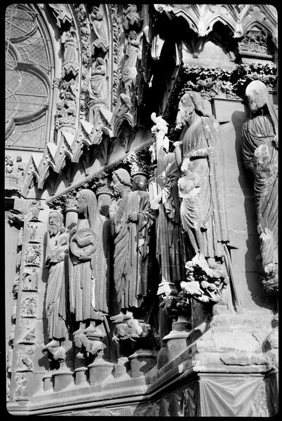 Façade ouest, portail sud : statues de l'ébrasement droit