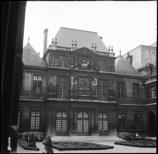 Maisons des drapiers : façade du pavillon