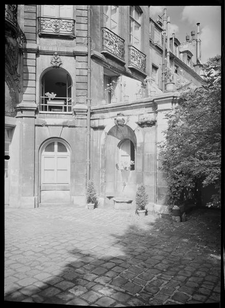 Façade sur cour (détail)