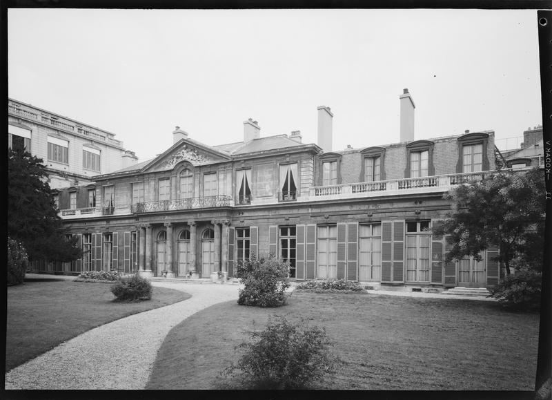 Vue d'ensemble de la façade sur jardin