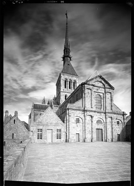 Façade principale de l'église abbatiale