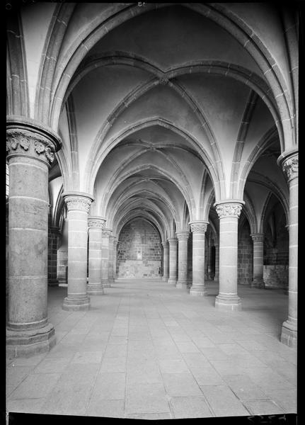 Vue d'ensemble de l'intérieur de la salle des Chevaliers