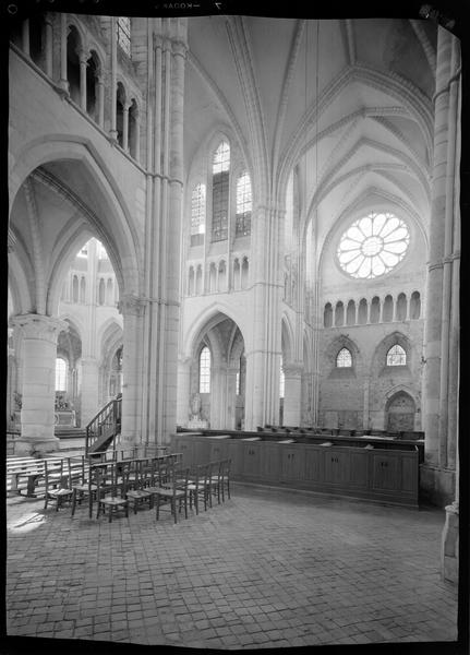 Intérieur : transept vers le sud-est