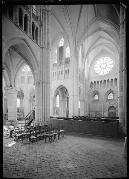 Intérieur : transept vers le sud-est