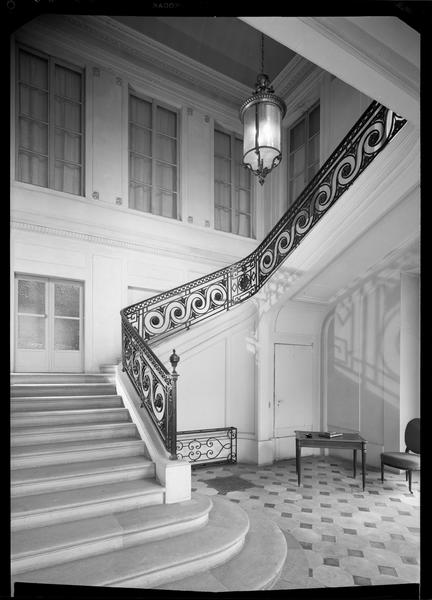 Intérieur : grand escalier