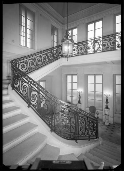 Intérieur : grand escalier