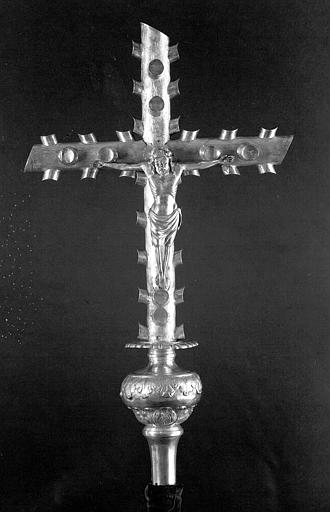 Croix processionnelle écotée en argent (avers) - © Ministère de la Culture (France), Médiathèque du patrimoine et de la photographie, diffusion GrandPalaisRmn Photo