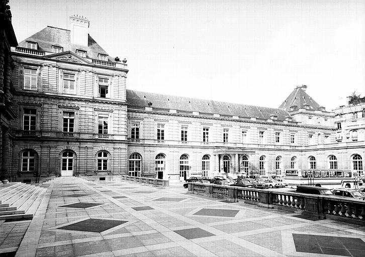 Aile ouest de la cour d'honneur : Vue d'ensemble