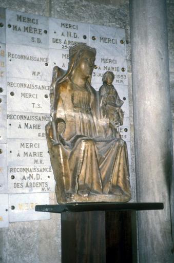 statue : Vierge à l'Enfant, albâtre
