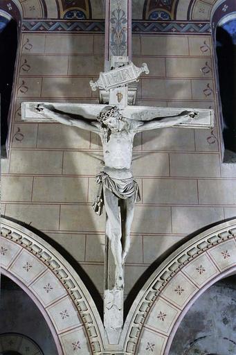 statue : Christ en croix