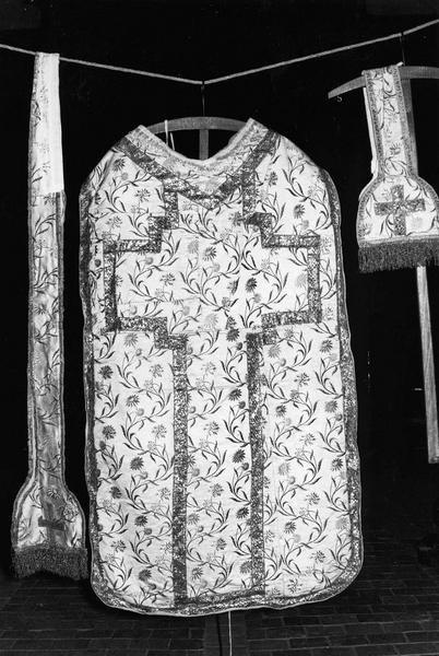 chasuble, étole, manipule (ornement blanc) - © Ministère de la Culture (France), Médiathèque du patrimoine et de la photographie (objets mobiliers), tous droits réservés