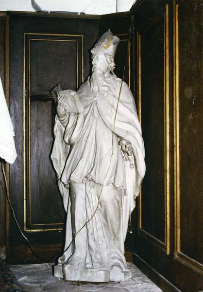 statue : Saint Évêque portant un livre dans la main droite - © Ministère de la Culture (France), Médiathèque du patrimoine et de la photographie (objets mobiliers), tous droits réservés