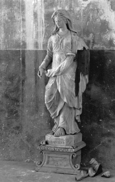 statue : Sainte Geneviève
