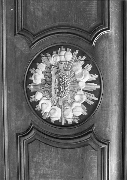 détail des lambris du retable entourant le tableau : Le Baptême du Christ - © Ministère de la Culture (France), Médiathèque du patrimoine et de la photographie (objets mobiliers), tous droits réservés