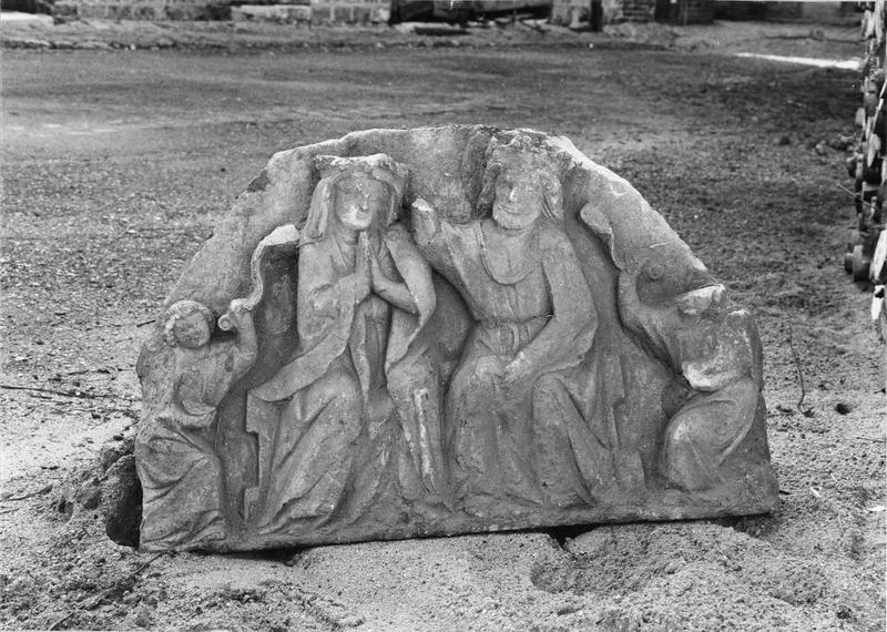 bas-relief : Le Couronnement de la Vierge entourée de deux anges, déposé - © Ministère de la Culture (France), Médiathèque du patrimoine et de la photographie (objets mobiliers), tous droits réservés