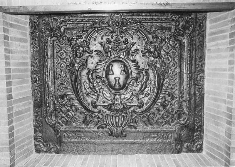 plaque de cheminée - © Ministère de la Culture (France), Médiathèque du patrimoine et de la photographie (objets mobiliers), tous droits réservés