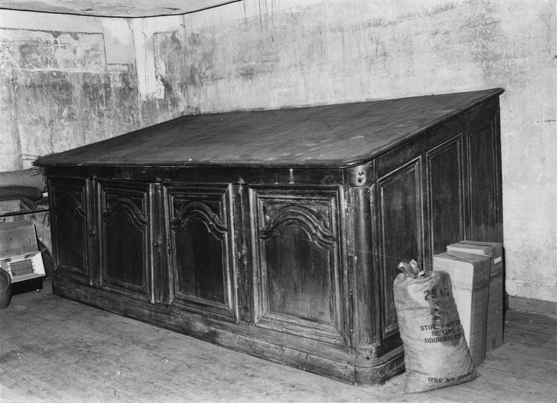 chapier, fermé - © Ministère de la Culture (France), Médiathèque du patrimoine et de la photographie (objets mobiliers), tous droits réservés