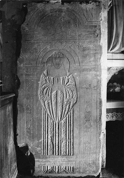 dalle funéraire d'une religieuse - © Ministère de la Culture (France), Médiathèque du patrimoine et de la photographie (objets mobiliers), tous droits réservés