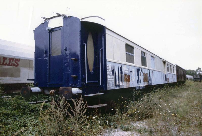 voiture de voyageurs (voiture-salon) type flèche d'or, n°4024, vue d'arrière du trans - © Ministère de la Culture (France), Médiathèque du patrimoine et de la photographie (objets mobiliers), tous droits réservés