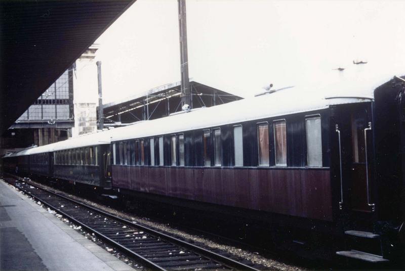 voiture de voyageurs (voiture-lits-salon) PLM, A2 C2 L3 YFI 181 - © Ministère de la Culture (France), Médiathèque du patrimoine et de la photographie (objets mobiliers), tous droits réservés