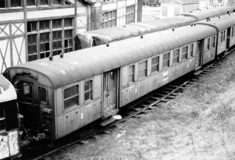 rame de sept wagons : A 47 285 (1933), B 17 151 (1929), B 20 240 (1929), B 20 256 (1929), BD 47 248 (1932)
