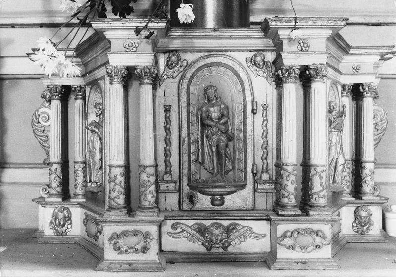 tabernacle, trois statuettes : Le Christ aux liens, Deux saints - © Ministère de la Culture (France), Médiathèque du patrimoine et de la photographie (objets mobiliers), tous droits réservés