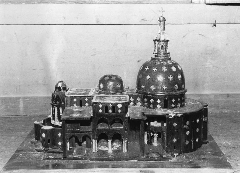 reliquaire, en forme de maquette de Saint Sépulcre, côté - © Ministère de la Culture (France), Médiathèque du patrimoine et de la photographie (objets mobiliers), tous droits réservés