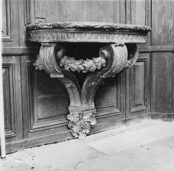 console - © Ministère de la Culture (France), Médiathèque du patrimoine et de la photographie (objets mobiliers), tous droits réservés