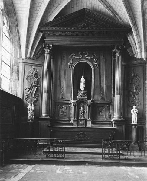 Autel, tabernacle, retable, lambris de revêtement, clôture de chapelle (grille de communion)