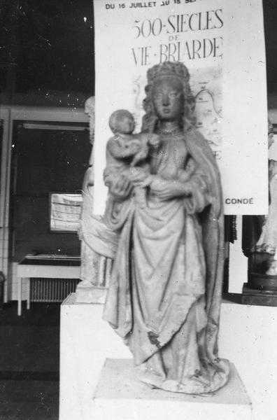 statue : Vierge à l'oiseau