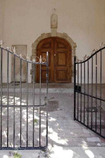 statue d'un saint apôtre, emplacement originel dans la niche extérieure au-dessus du portail - © Ministère de la Culture (France), Médiathèque du patrimoine et de la photographie (objets mobiliers), tous droits réservés