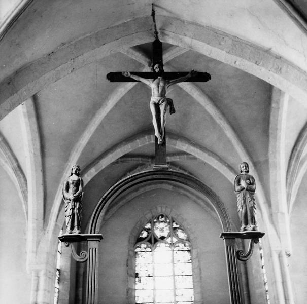 statues : Le Christ en croix, La Vierge, Saint Jean, vue générale