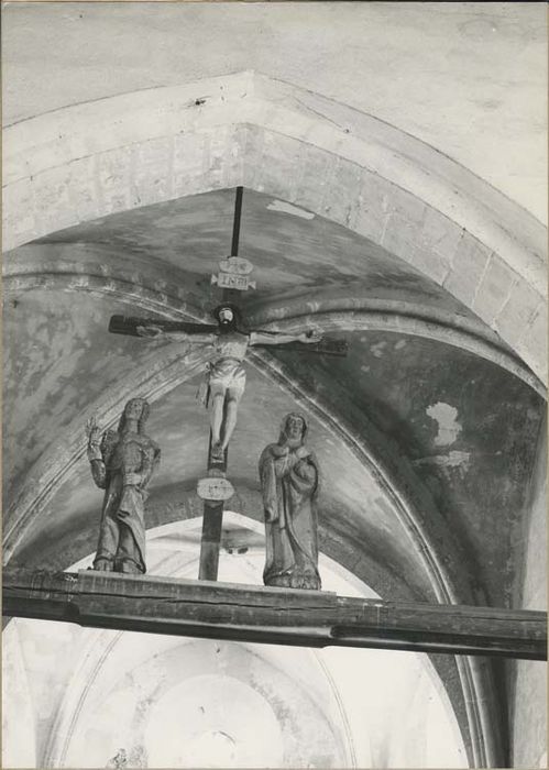 poutre de gloire et trois statues : Christ en croix, Vierge et Saint Jean - © Ministère de la Culture (France), Médiathèque du patrimoine et de la photographie, diffusion GrandPalaisRmn Photo