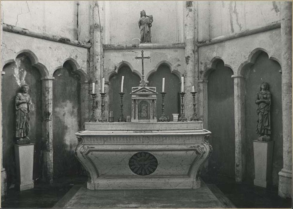 autel (maître-autel), tabernacle, six chandeliers et une croix d'autel - © Ministère de la Culture (France), Médiathèque du patrimoine et de la photographie, diffusion GrandPalaisRmn Photo