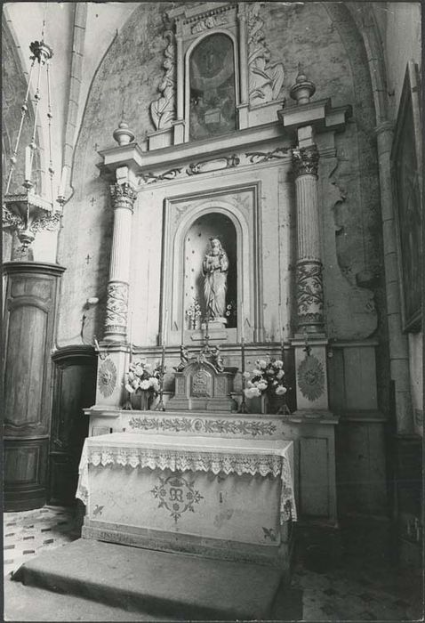 Retable latéral sud de la Vierge