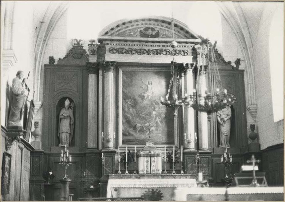 autel (maître-autel), retable, tableau : Résurrection, lambris et deux statues : Saint Germain et Saint Louis - © Ministère de la Culture (France), Médiathèque du patrimoine et de la photographie, diffusion GrandPalaisRmn Photo