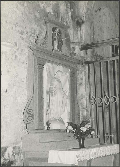 autel latéral nord de la Vierge, retable et statue (statuette) - © Ministère de la Culture (France), Médiathèque du patrimoine et de la photographie, diffusion GrandPalaisRmn Photo