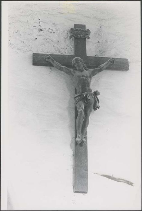 statue : Christ en croix